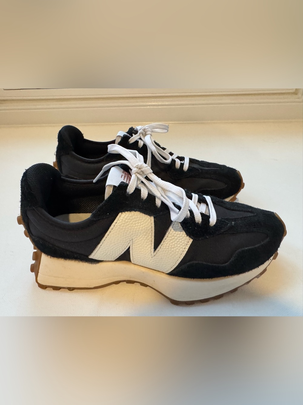 New Balance 327 Black White Gum Suede Retro Sneakers Women’s 7.5 M
